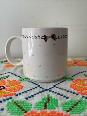 Vintage Holiday Holy & Bow Mug